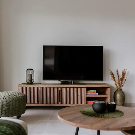 Huswell - Experience Coastal Luxury At Ostenda