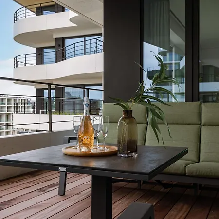 Huswell - Experience Coastal Luxury At Ostenda