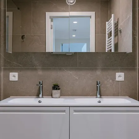 Apartment Huswell - Experience Coastal Luxury At *