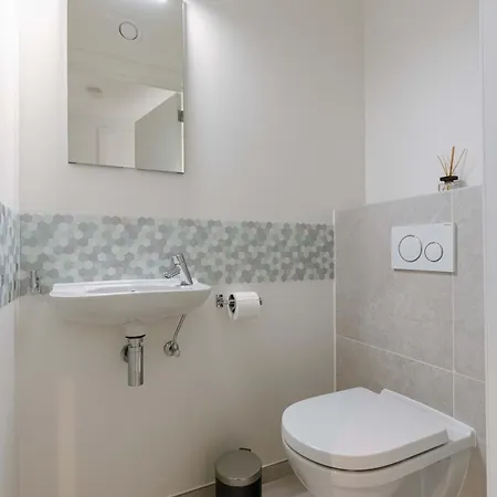 Huswell - Experience Coastal Luxury At